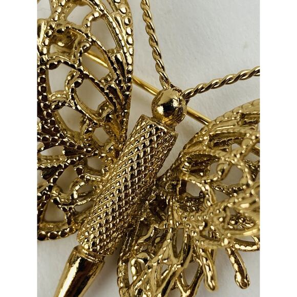 Vintage MONET Butterfly Filigree Shiny Gold Tone Costume Pin Brooch Broach Wings - Picture 3 of 9